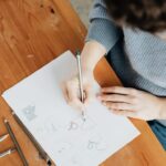 描く世界と、忘れられないまなざし