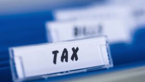 定年間近のあなたへ。副業で“収入”と“節税”の二兎を追う方法