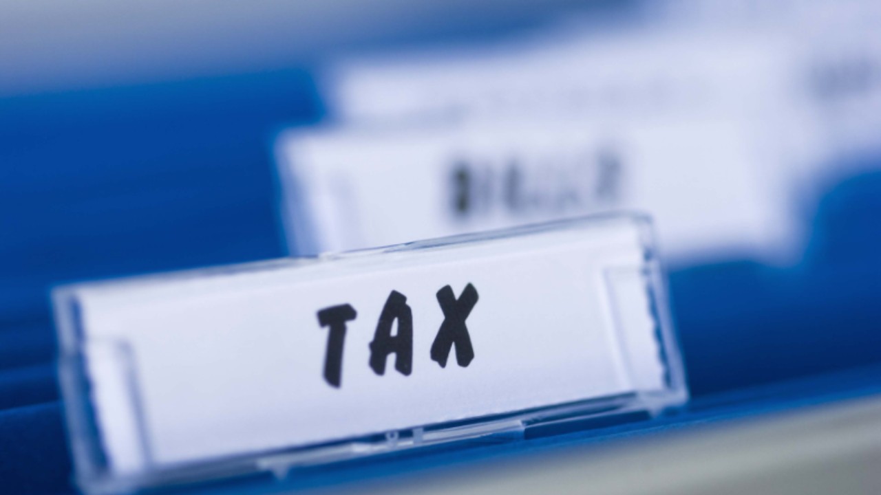 定年間近のあなたへ。副業で“収入”と“節税”の二兎を追う方法