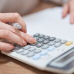 春を待ちながら、帳簿と向き合う夜